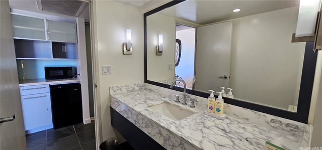 410 Atkinson Drive 1407, Honolulu, HI 96814