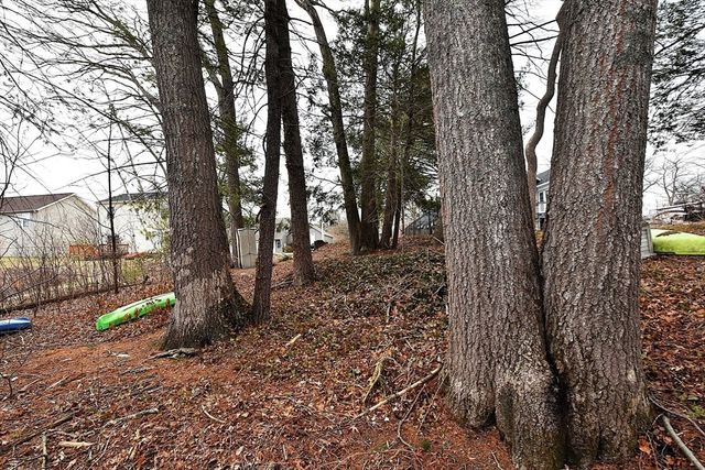 16 Black Point Rd, Webster, MA 01570