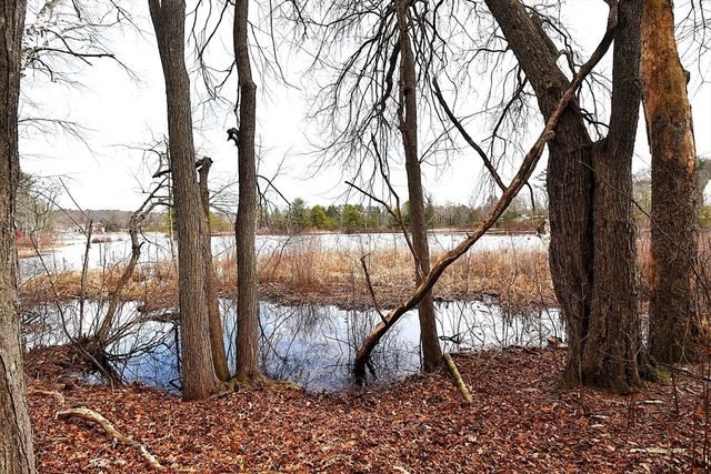 16 Black Point Rd, Webster, MA 01570