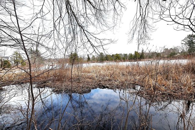 16 Black Point Rd, Webster, MA 01570