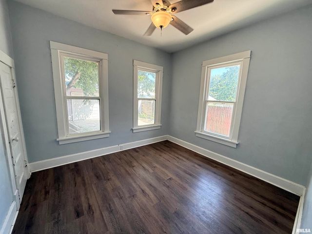 614 S 12TH Street, Pekin, IL 61554