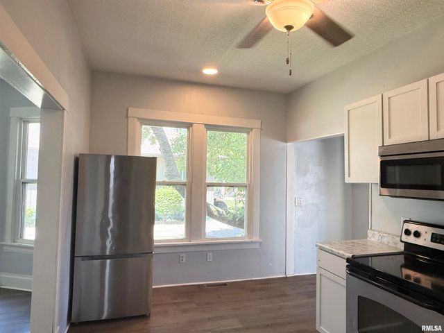 614 S 12TH Street, Pekin, IL 61554