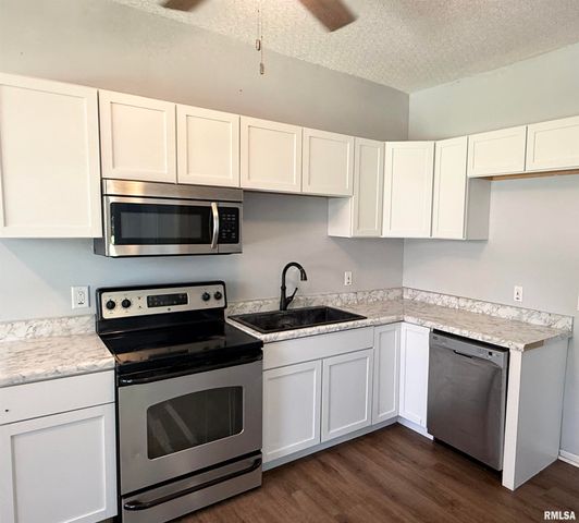 614 S 12TH Street, Pekin, IL 61554