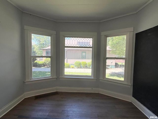 614 S 12TH Street, Pekin, IL 61554
