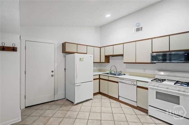 18 E White Hawthorne Drive, Savannah, GA 31419