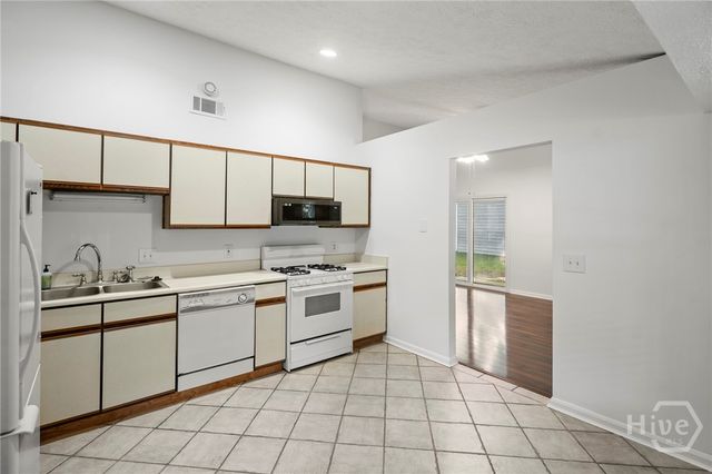 18 E White Hawthorne Drive, Savannah, GA 31419