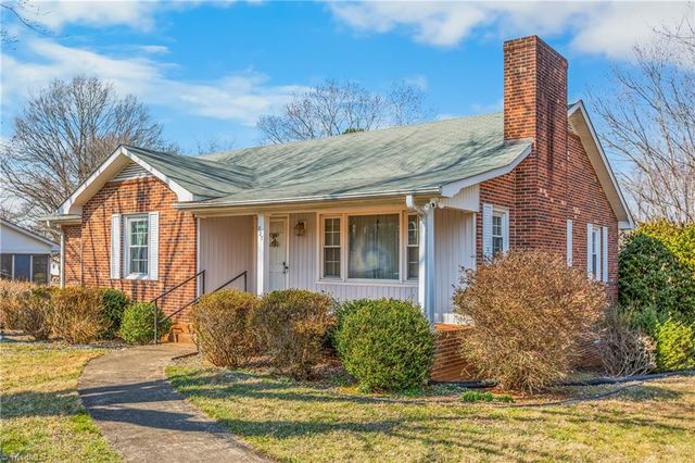 827 Dodson Mill Road, Pilot Mountain, NC 27041