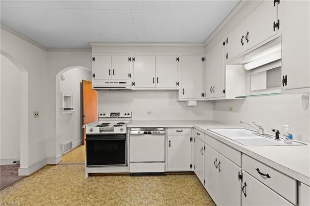 827 Dodson Mill Road, Pilot Mountain, NC 27041