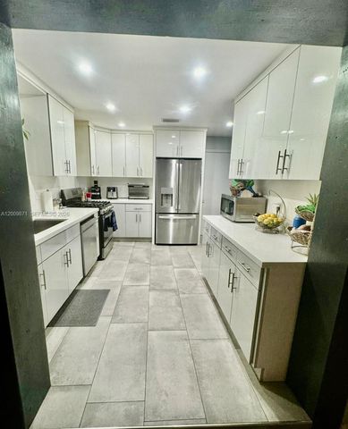 220 SW 3rd Ave 0, Hallandale Beach, FL 33009