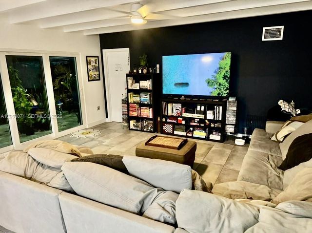 220 SW 3rd Ave 0, Hallandale Beach, FL 33009