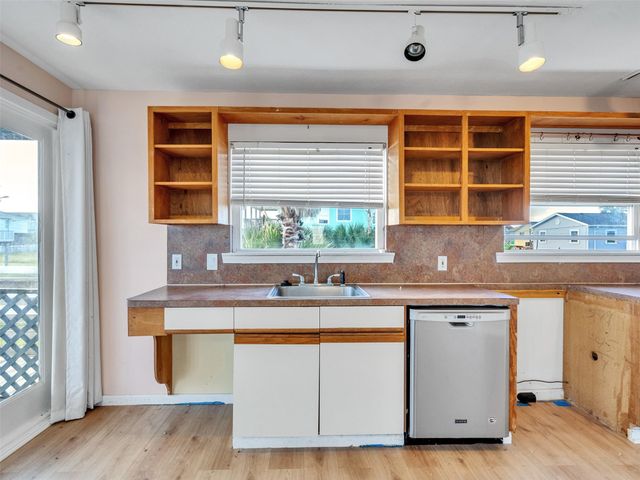 4038 Panola Drive, Galveston, TX 77554