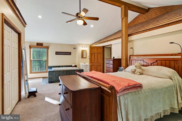 866 SHAVERTOWN RD, Garnet Valley, PA 19060