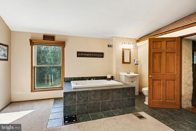 866 SHAVERTOWN RD, Garnet Valley, PA 19060