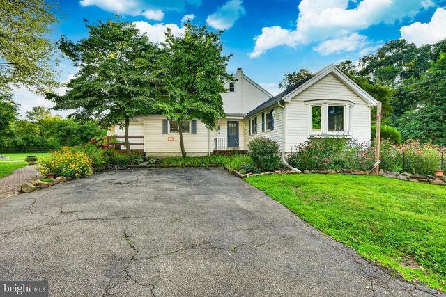 866 SHAVERTOWN RD, Garnet Valley, PA 19060