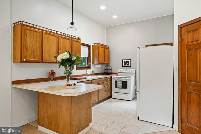 866 SHAVERTOWN RD, Garnet Valley, PA 19060