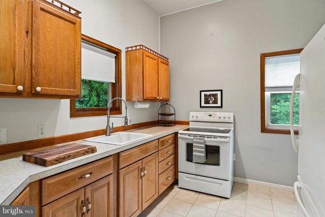 866 SHAVERTOWN RD, Garnet Valley, PA 19060