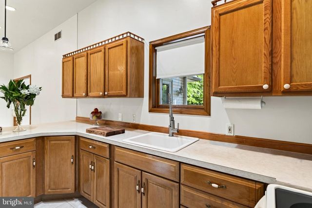 866 SHAVERTOWN RD, Garnet Valley, PA 19060
