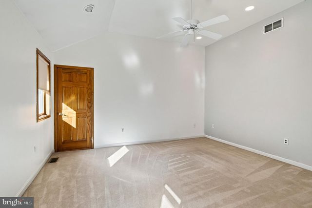 866 SHAVERTOWN RD, Garnet Valley, PA 19060