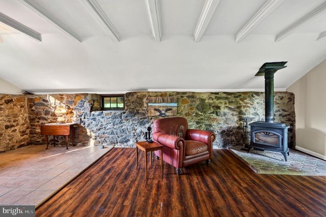 866 SHAVERTOWN RD, Garnet Valley, PA 19060