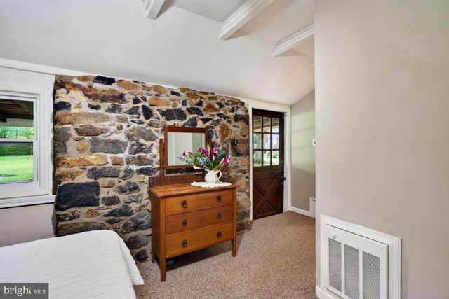 866 SHAVERTOWN RD, Garnet Valley, PA 19060