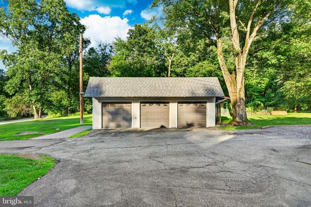 866 SHAVERTOWN RD, Garnet Valley, PA 19060