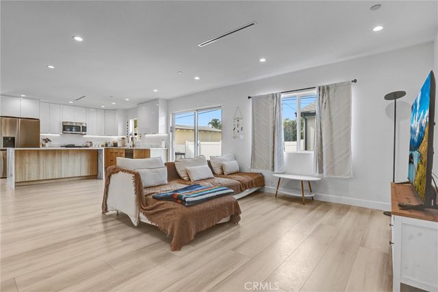 7445 Oakdale Avenue, Winnetka, CA 91306