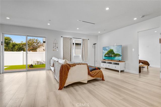 7445 Oakdale Avenue, Winnetka, CA 91306