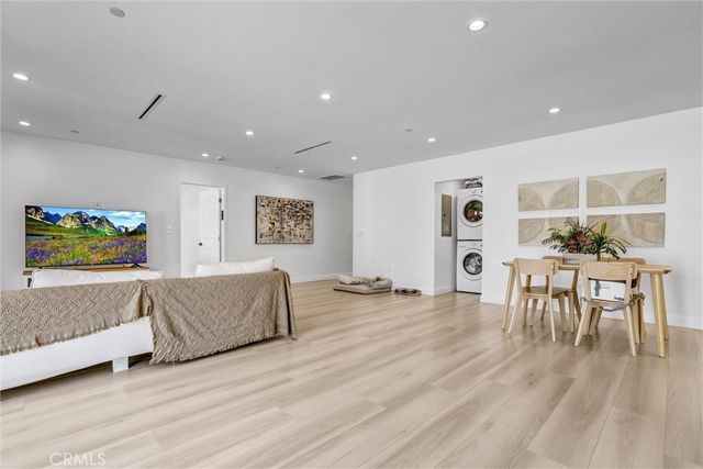 7445 Oakdale Avenue, Winnetka, CA 91306
