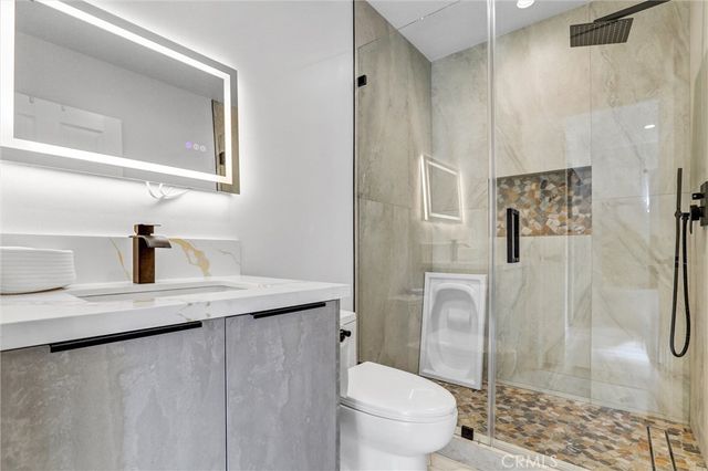 7445 Oakdale Avenue, Winnetka, CA 91306