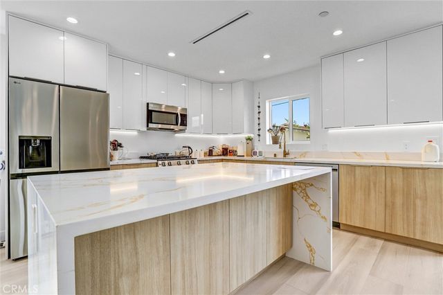 7445 Oakdale Avenue, Winnetka, CA 91306