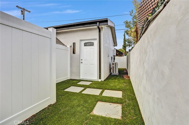 7445 Oakdale Avenue, Winnetka, CA 91306