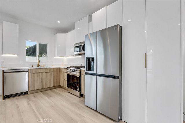 7445 Oakdale Avenue, Winnetka, CA 91306