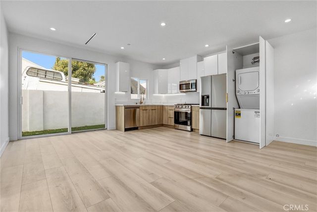 7445 Oakdale Avenue, Winnetka, CA 91306