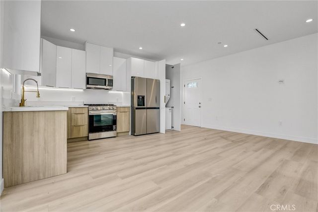 7445 Oakdale Avenue, Winnetka, CA 91306