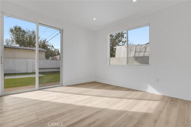 7445 Oakdale Avenue, Winnetka, CA 91306
