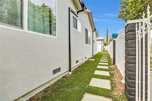 7445 Oakdale Avenue, Winnetka, CA 91306