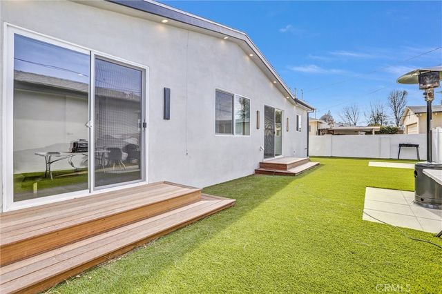 7445 Oakdale Avenue, Winnetka, CA 91306