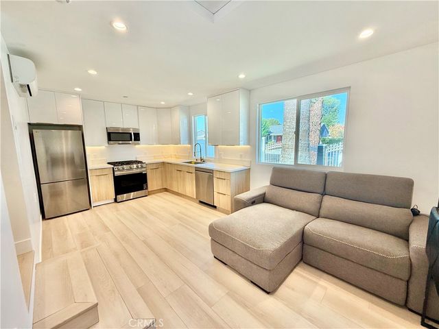 7445 Oakdale Avenue, Winnetka, CA 91306