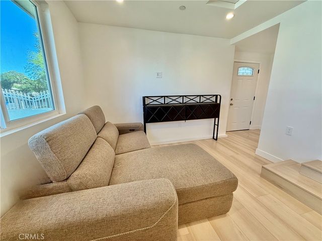 7445 Oakdale Avenue, Winnetka, CA 91306