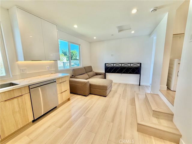 7445 Oakdale Avenue, Winnetka, CA 91306