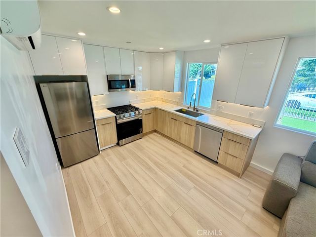 7445 Oakdale Avenue, Winnetka, CA 91306