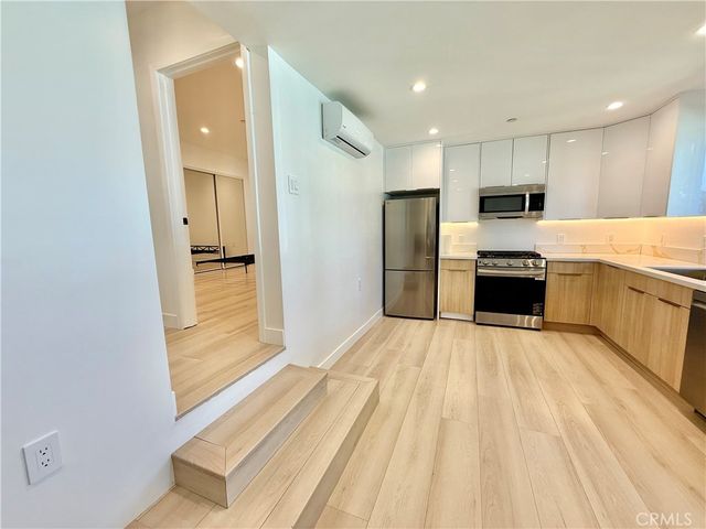 7445 Oakdale Avenue, Winnetka, CA 91306