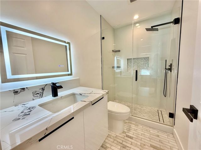 7445 Oakdale Avenue, Winnetka, CA 91306