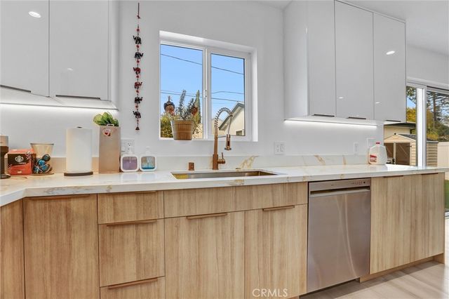 7445 Oakdale Avenue, Winnetka, CA 91306