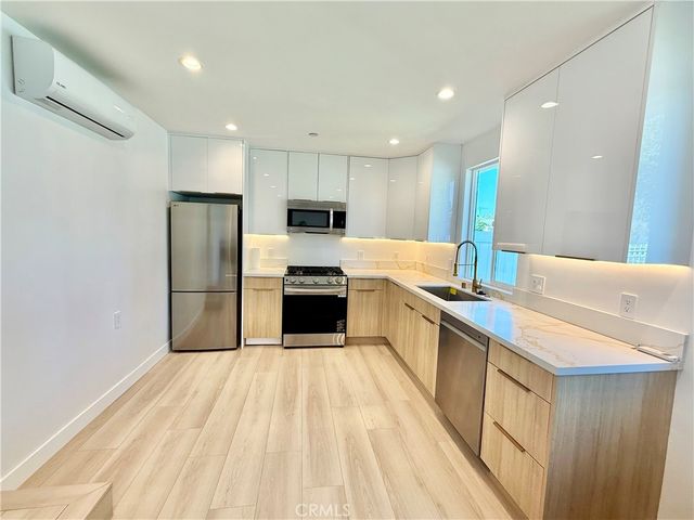 7445 Oakdale Avenue, Winnetka, CA 91306