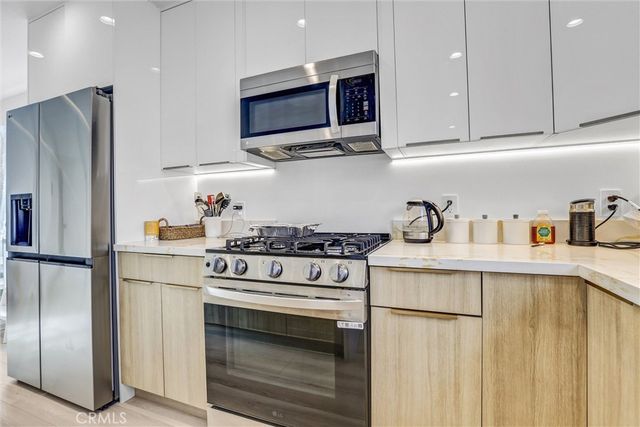 7445 Oakdale Avenue, Winnetka, CA 91306