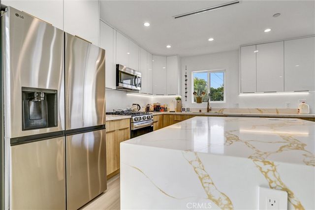 7445 Oakdale Avenue, Winnetka, CA 91306