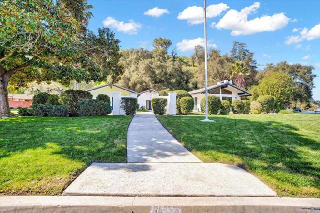 32369 WISKON WAY W, Pauma Valley, CA 92061