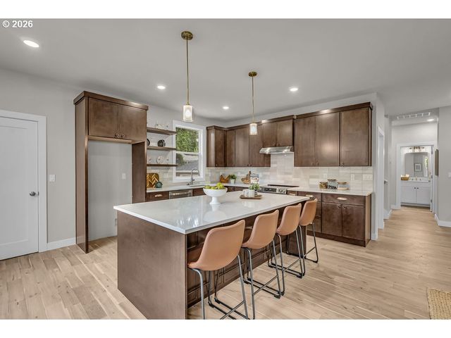 5007 Se STARK St, Portland, OR 97215