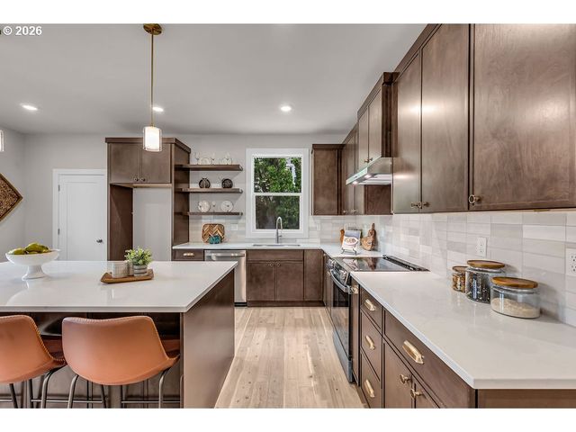 5007 Se STARK St, Portland, OR 97215